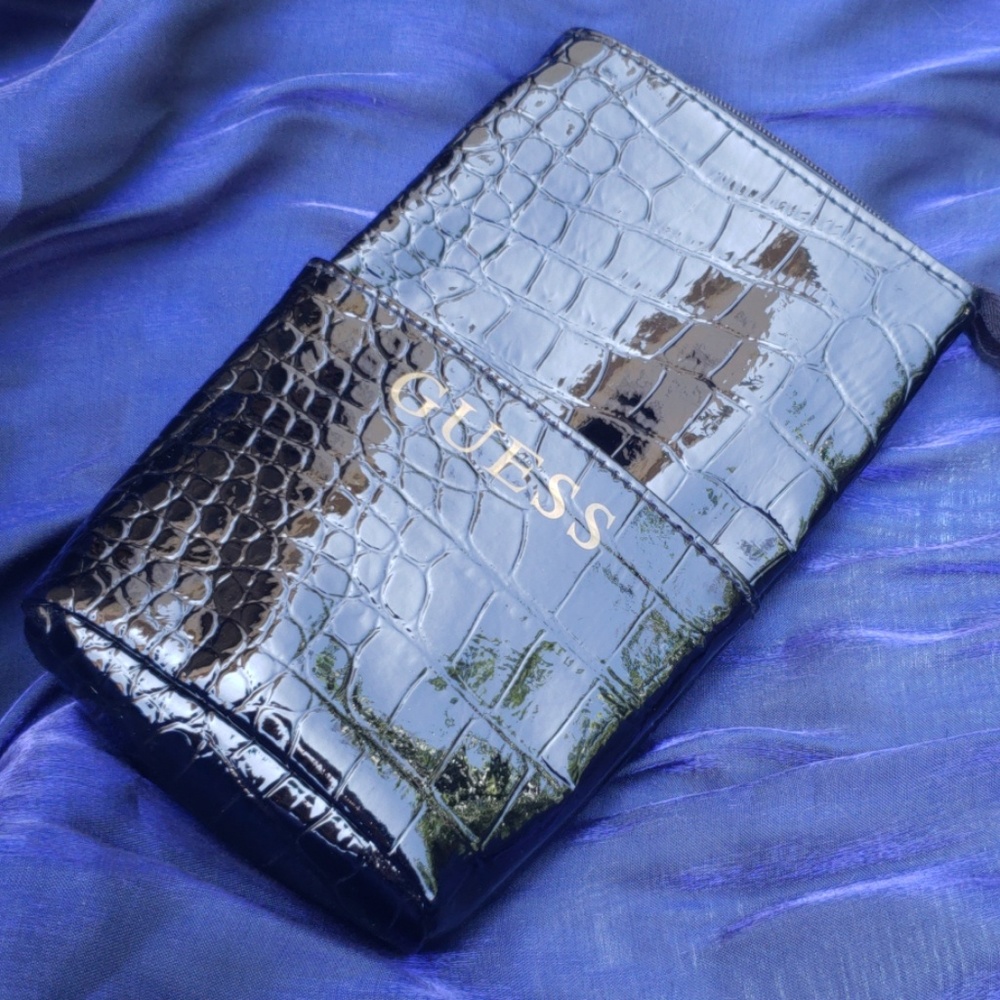 Guess faux Alligator sunglasses pouch vinyl